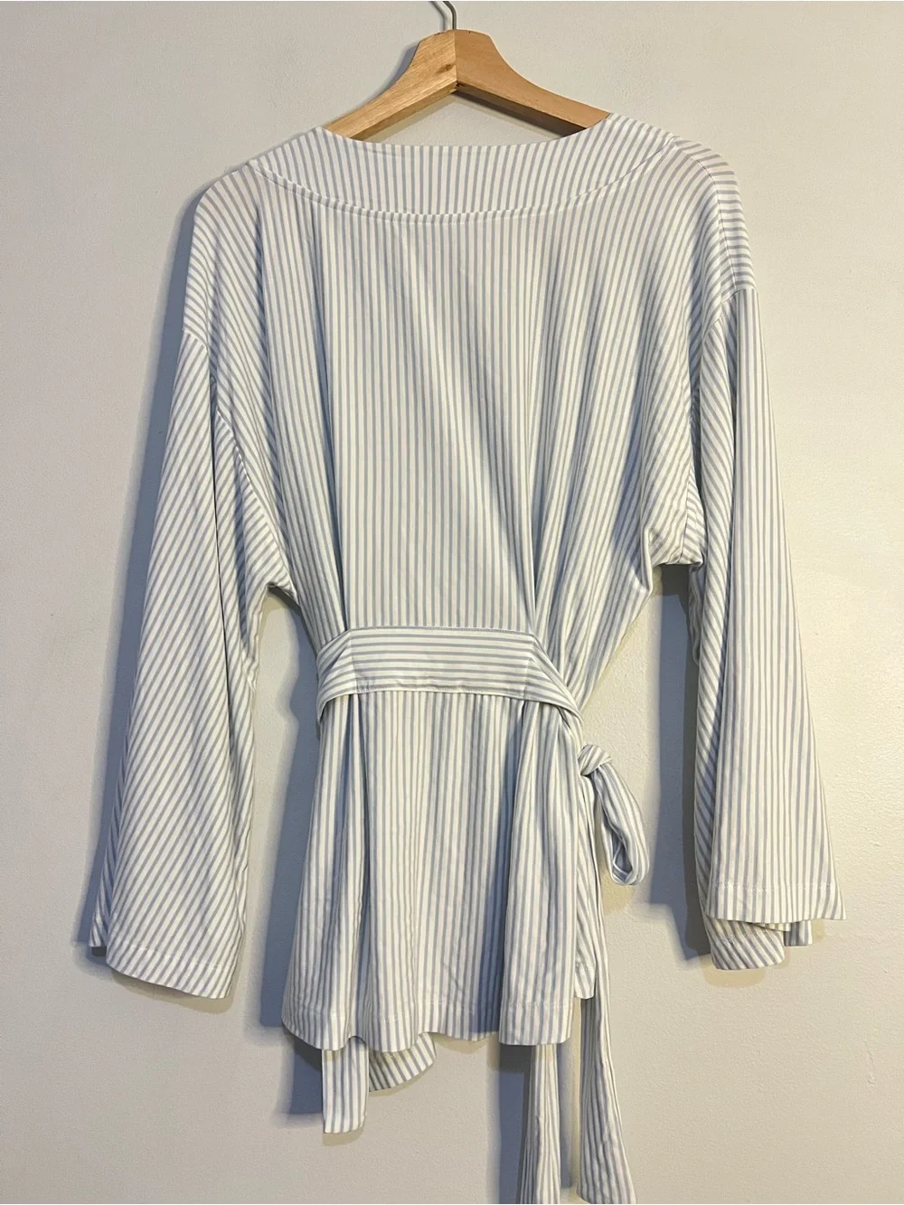 Lake Kimono Striped Wrap Pajama Top - Light  blue size large - Picture 8 of 9